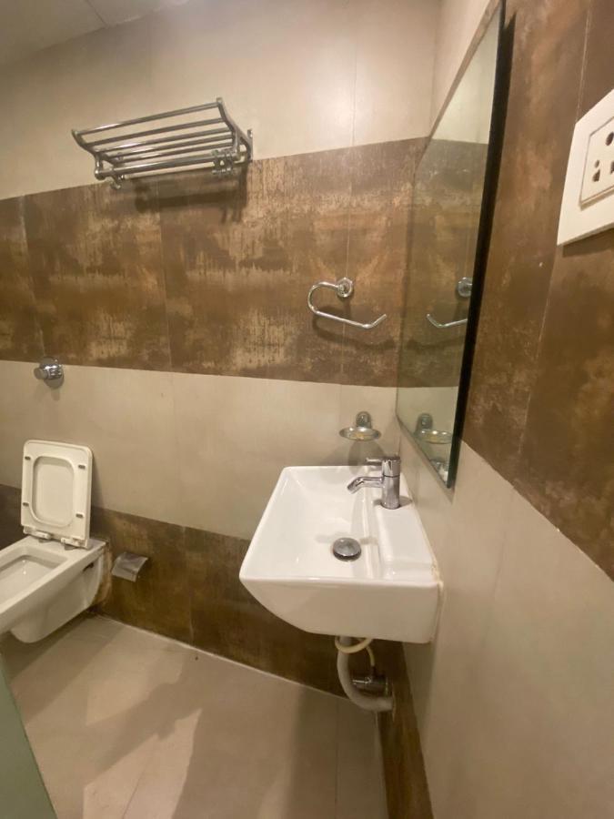 ホテル Garden Creek Residency - Near To Mumbai International Airport エクステリア 写真