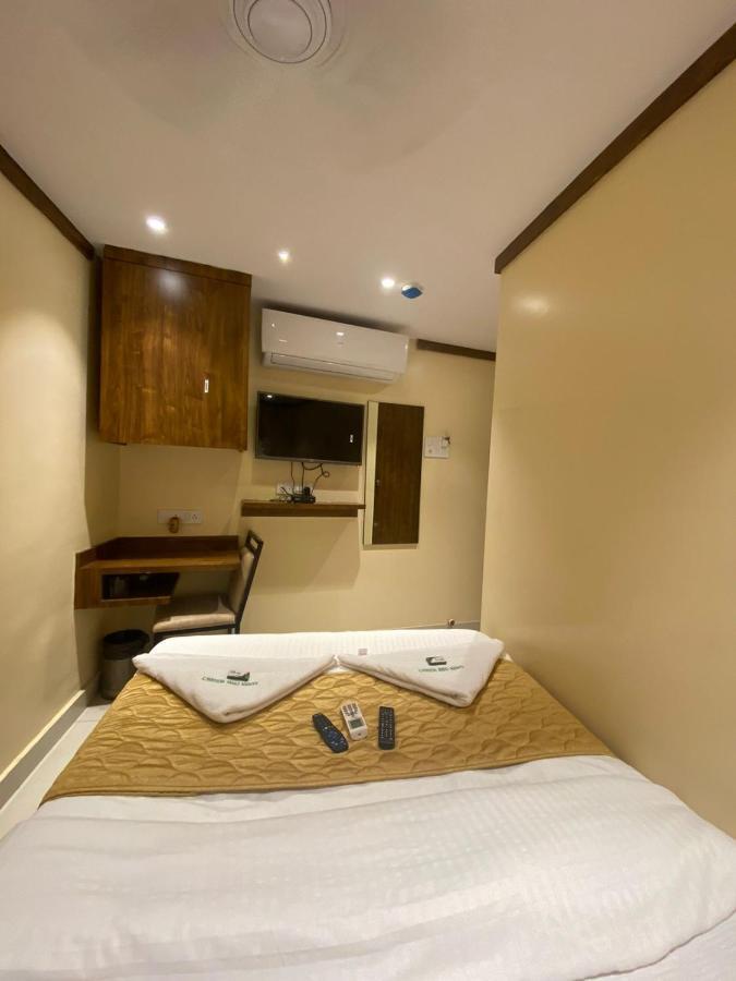ホテル Garden Creek Residency - Near To Mumbai International Airport エクステリア 写真
