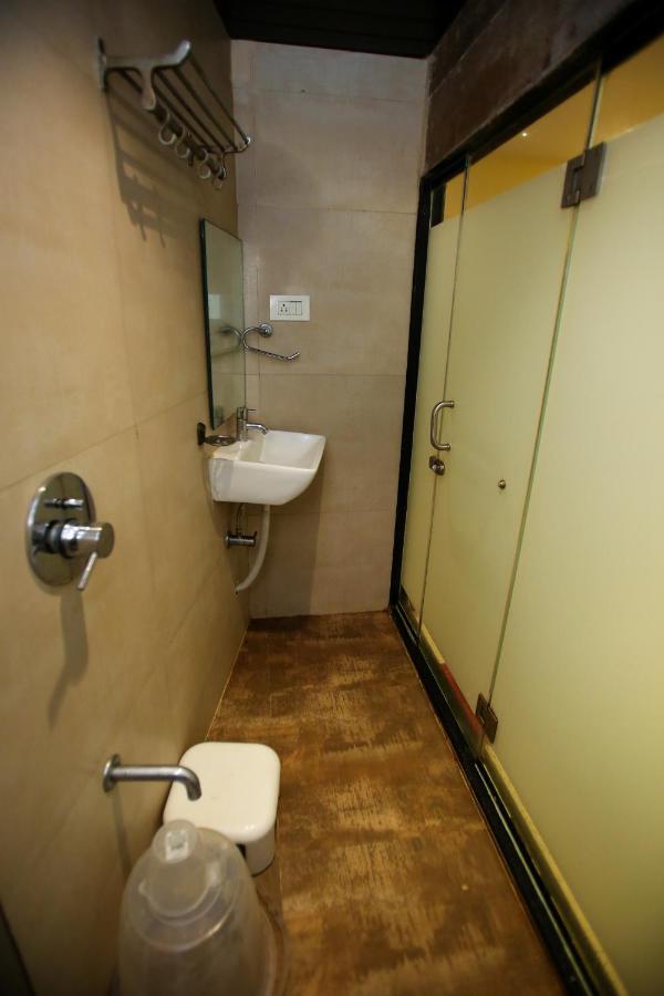 ホテル Garden Creek Residency - Near To Mumbai International Airport エクステリア 写真