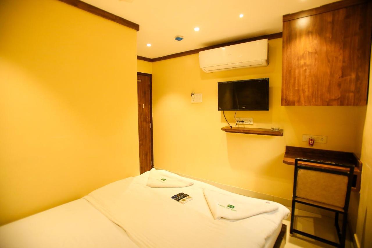 ホテル Garden Creek Residency - Near To Mumbai International Airport エクステリア 写真