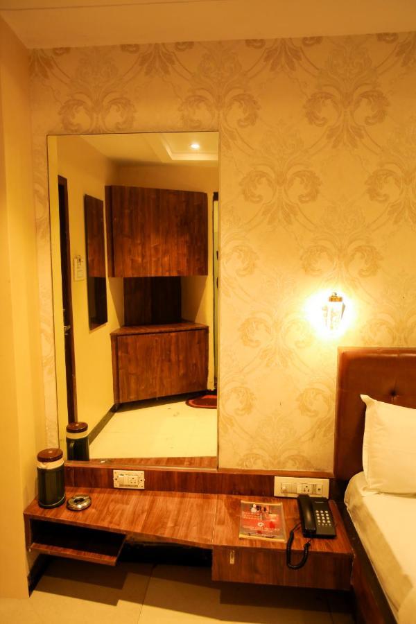 ホテル Garden Creek Residency - Near To Mumbai International Airport エクステリア 写真
